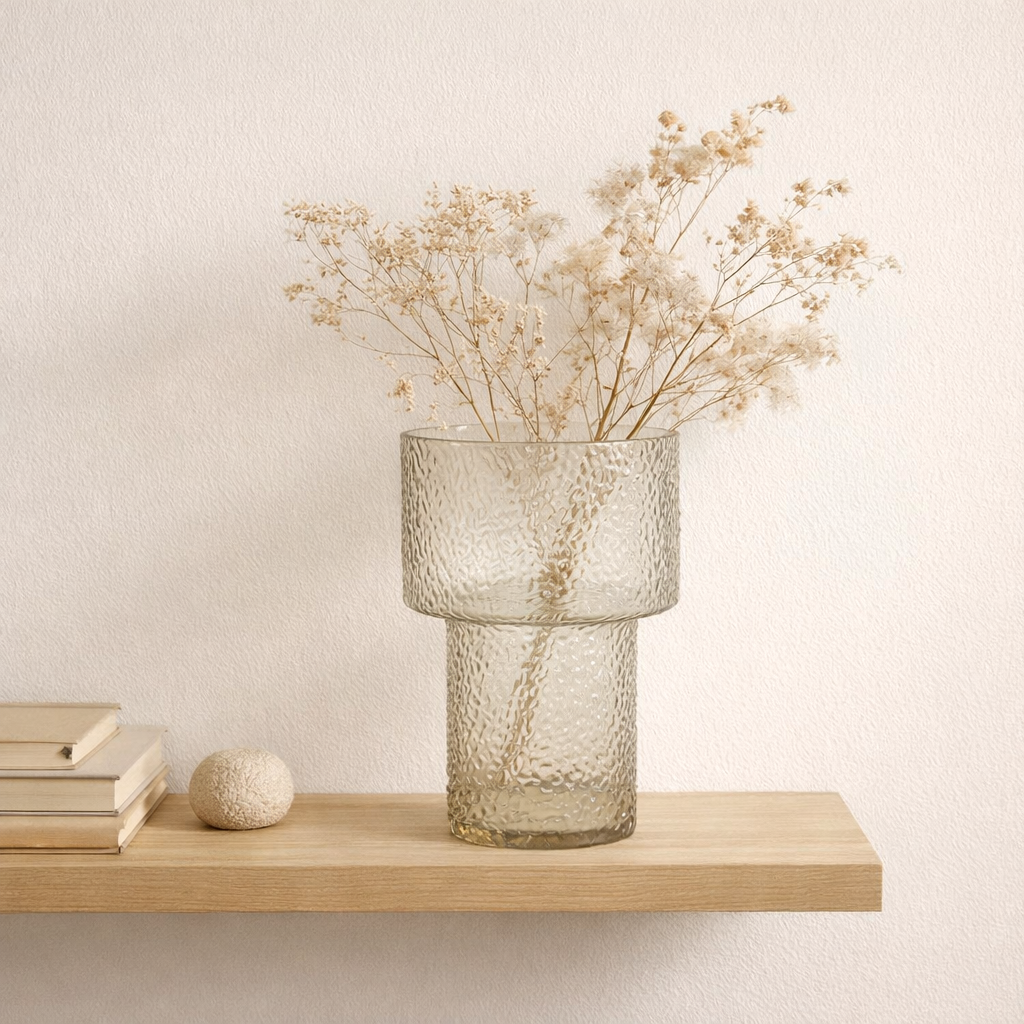 J -line Vase Betty - Glass - Transparent - Small - 30 cm de haut en situation