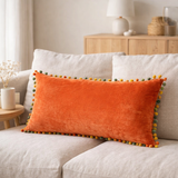 Coussin J-Line Rectangle Fleurs + Pompons - velours - orange en situation