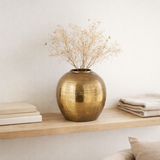 J -line Vase Arya - Metal - Gold - Small - Ø 30 cm en situation
