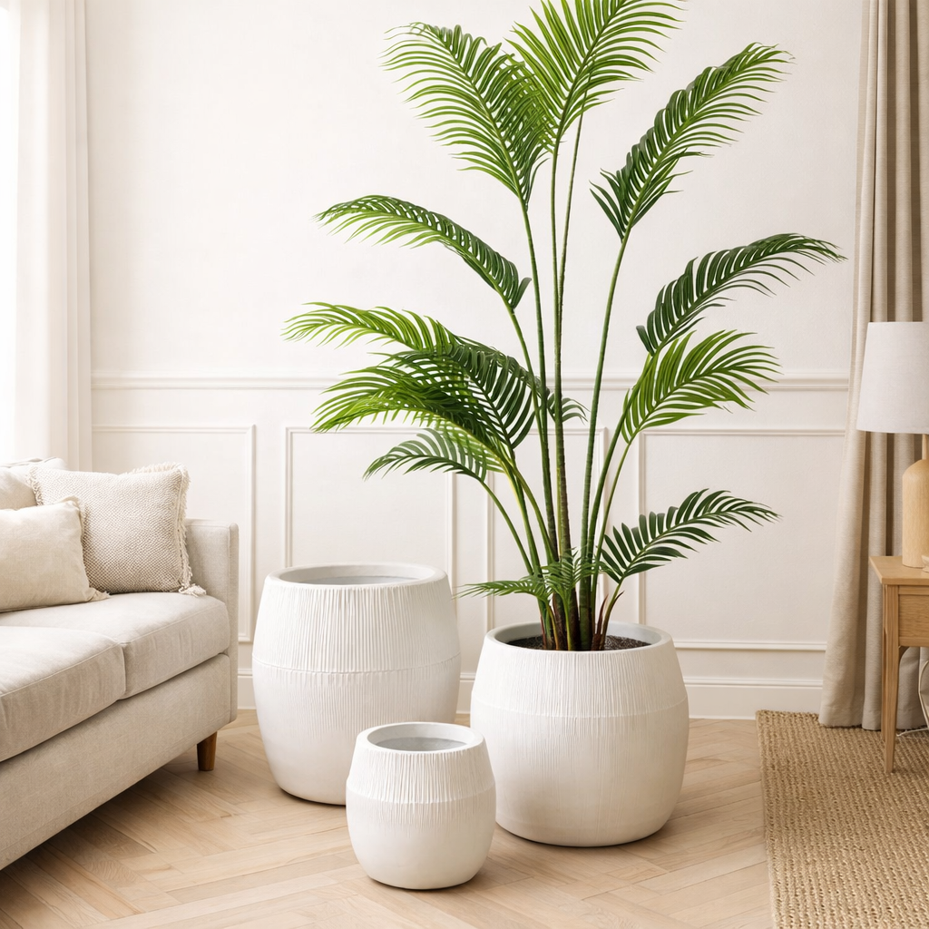 J-Line Palmier Perle En Pot Plastique Vert en situation