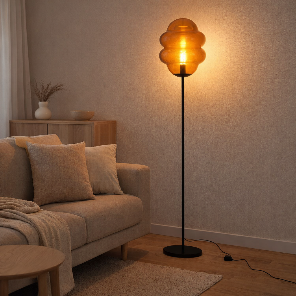 J-Line Lampadaire Honey Spoon Verre Marron en situation