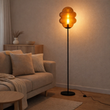 J-Line Lampadaire Honey Spoon Verre Marron en situation