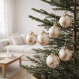 J-Line Boule de Noël Aspect marbre - verre - blanc/or - petite - boîte de 6 en situation