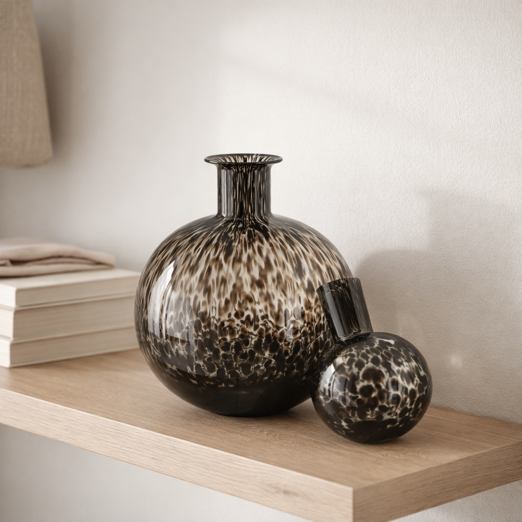 J -Liline Decoration Bottle + Stop Stip Round - Verre - Black en situation