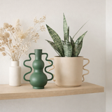J -line Vase Marie - Aluminium - Green - 21,5 cm de haut en situation