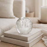 Presse-papier J-Line Bulles d'air - verre - blanc - moyen en situation