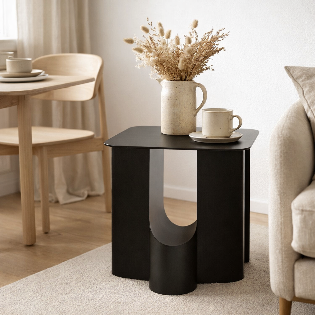 Table d'Appoint J-Line Carrée Métal Noir en situation