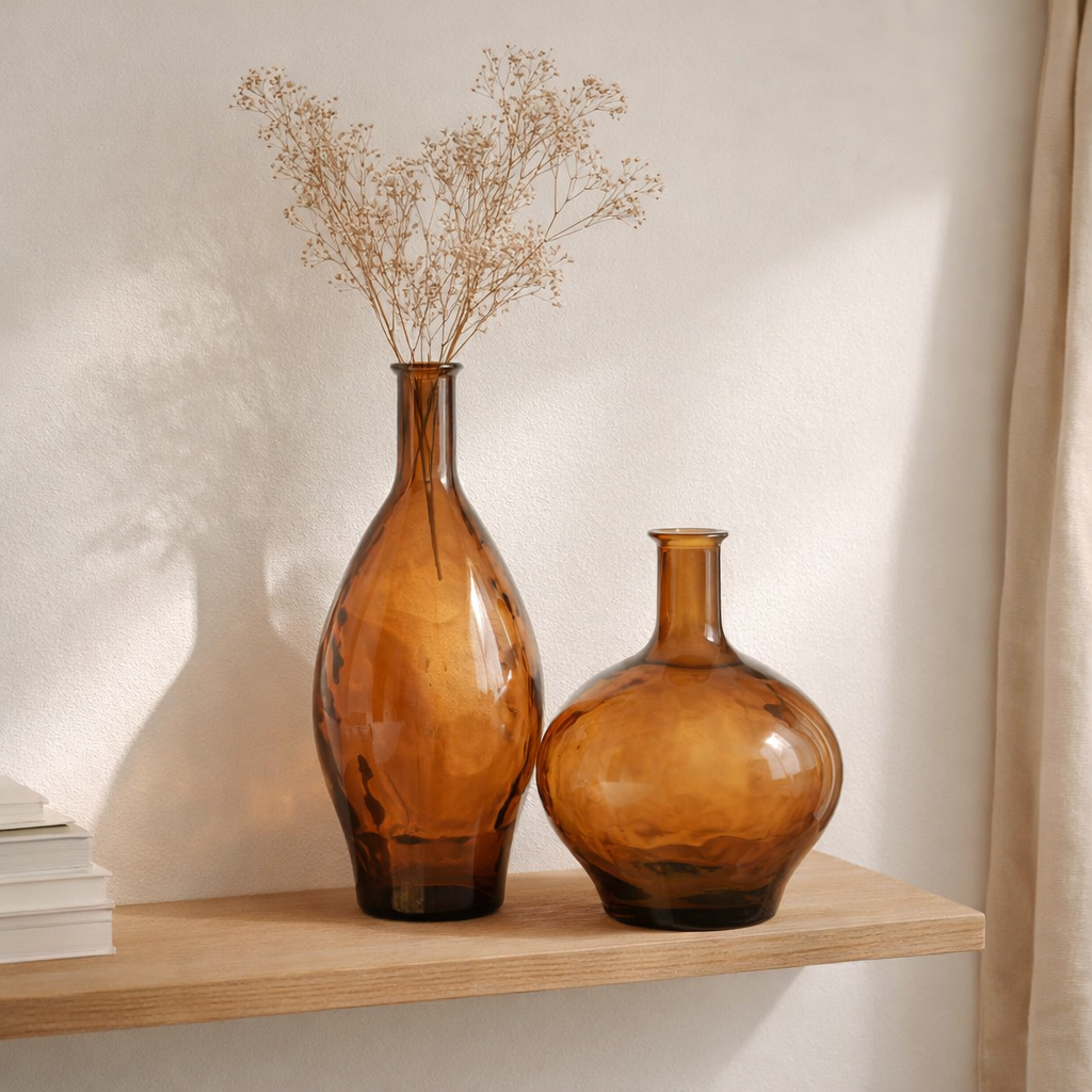 Vase J-Line High - verre - marron - 60 cm de haut en situation
