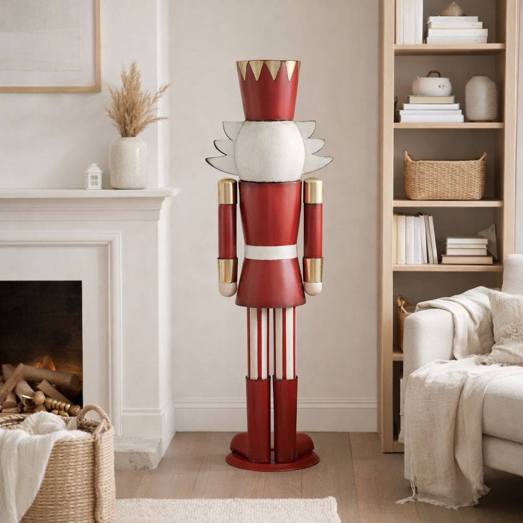 Figurine J-Line Casse-Noisette - fer - rouge/or - grand en situation