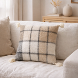 Coussin pompon J-Line - polyester - beige en situation
