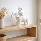 J-line Decoration Elephant porte bébé - Polyresin - blanc en situation
