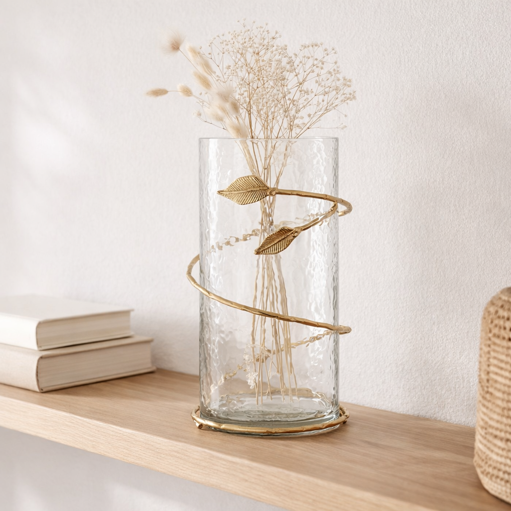 J -Les feuilles de vase long - verre / fer - transparent / or - 34 cm de haut en situation