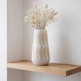 J -line Vase Kai - Céramique - Beige / White - Small - 32 cm de haut en situation