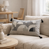 J-Line coussin Graphic Shapes Rectangle - coton - gris en situation