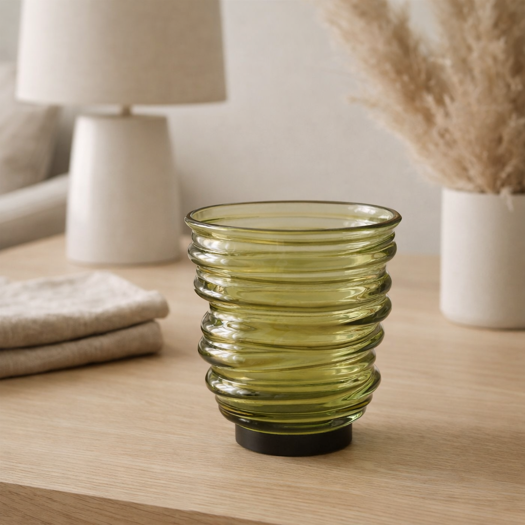 J -line Vaas Tornado - Glass - Groen - Small - Ø 16 cm en situation