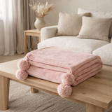 Pompon à carreaux J-Line - polyester - babyroze - 170 x 130 cm en situation