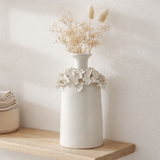 J -line Vase Yucca Fleur - Céramique - Blanc - Medium - 31 cm de haut en situation