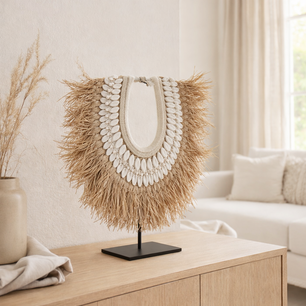 J-Line décoration Collier + Support Coquillages - joncs de mer - blanc -grand en situation