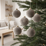 Boule de Noël J-Line - velours/verre - gris - petite - boîte de 6 en situation