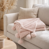 Pompon à carreaux J-Line - polyester - rose clair - 170 x 130 cm en situation