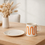 J-Line Curve mug + assiette - porcelaine - orange en situation