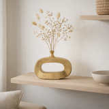 J -line Vase ovale - aluminium - or - petit - 23 cm de haut en situation