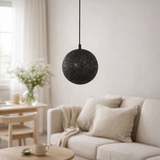 Suspension J-Line Boule Paillettes - plastique - noir en situation