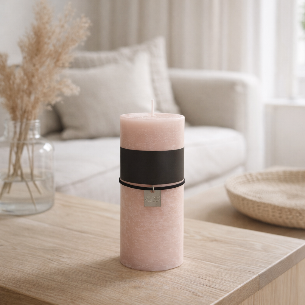 Bougie cylindrique J-Line - rose poudré - 52U - grande en situation