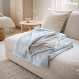 J-Line Plaid Cutie - Polyester - 180x130 cm - Bleu clair en situation