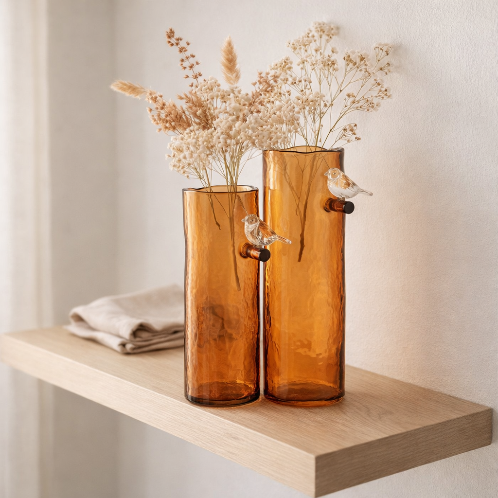 J -Line Vase Long Bird - Verre - Orange - Grand - 32 cm de haut en situation