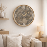 J -line Klok Card Europe - Wood - Gold - Large - Ø 60 cm en situation