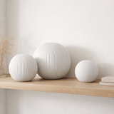 J -line Decoration Ball - Ceramics - White - Medium en situation