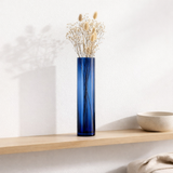 Tube de vase J -line - Verre - Bleu - 51 cm de haut en situation