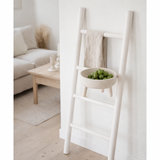 Échelle J -line sur le trépied Paulownia - Wood - Blanc en situation