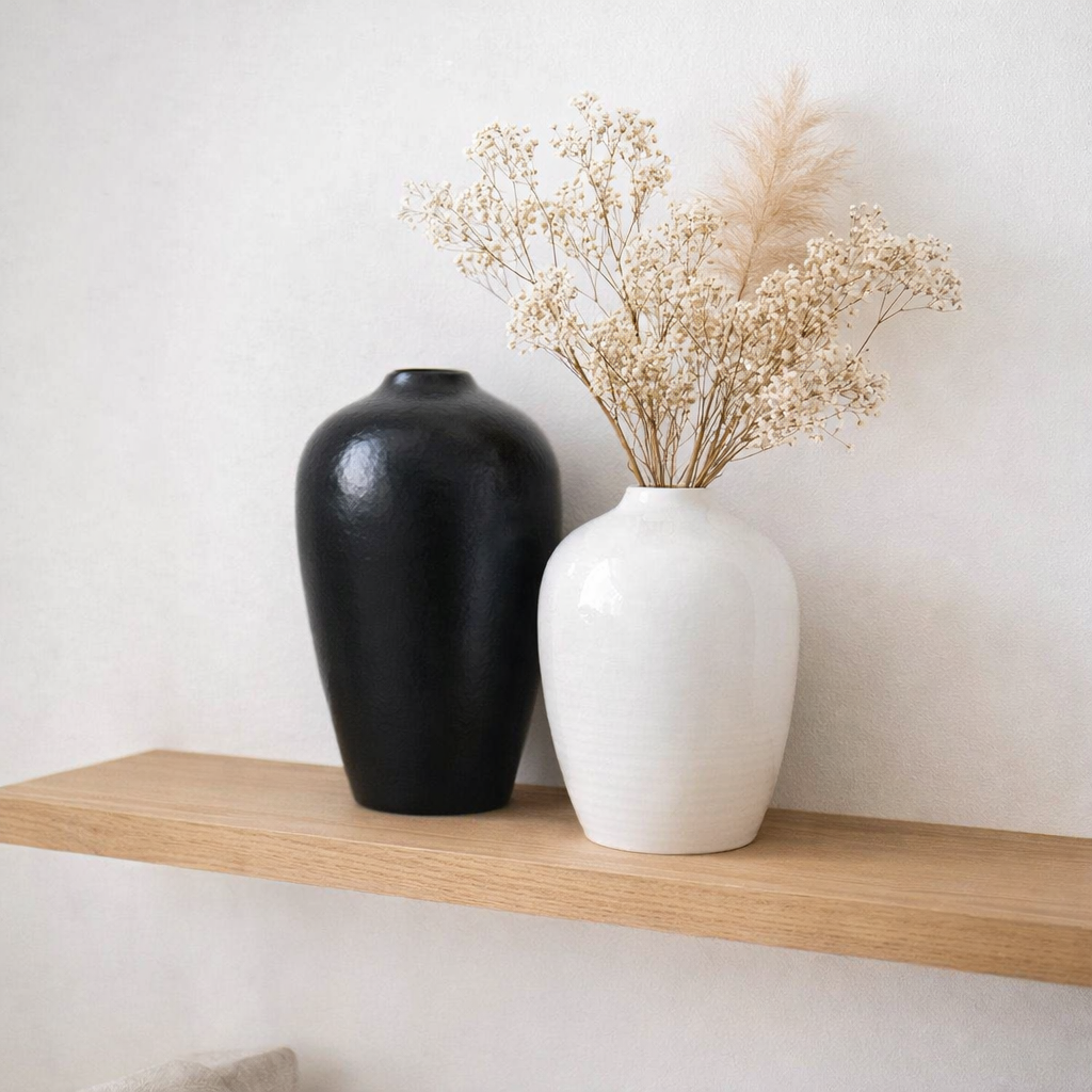 J -line Vase - Céramique - Blanc - Small - 35 cm de haut en situation