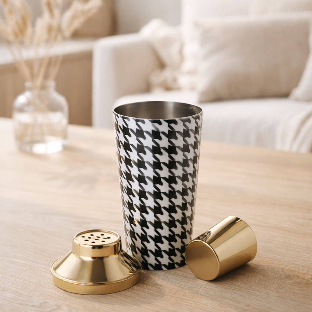 J-Line shaker Pied-Poule - acier inoxydable - noir/blanc en situation