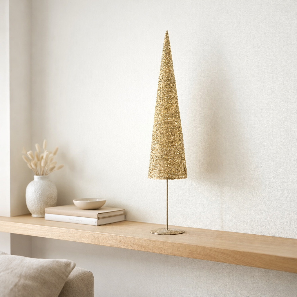 J - Decoration de ligne arbre de Noël à pied - métal / papier - or - L en situation