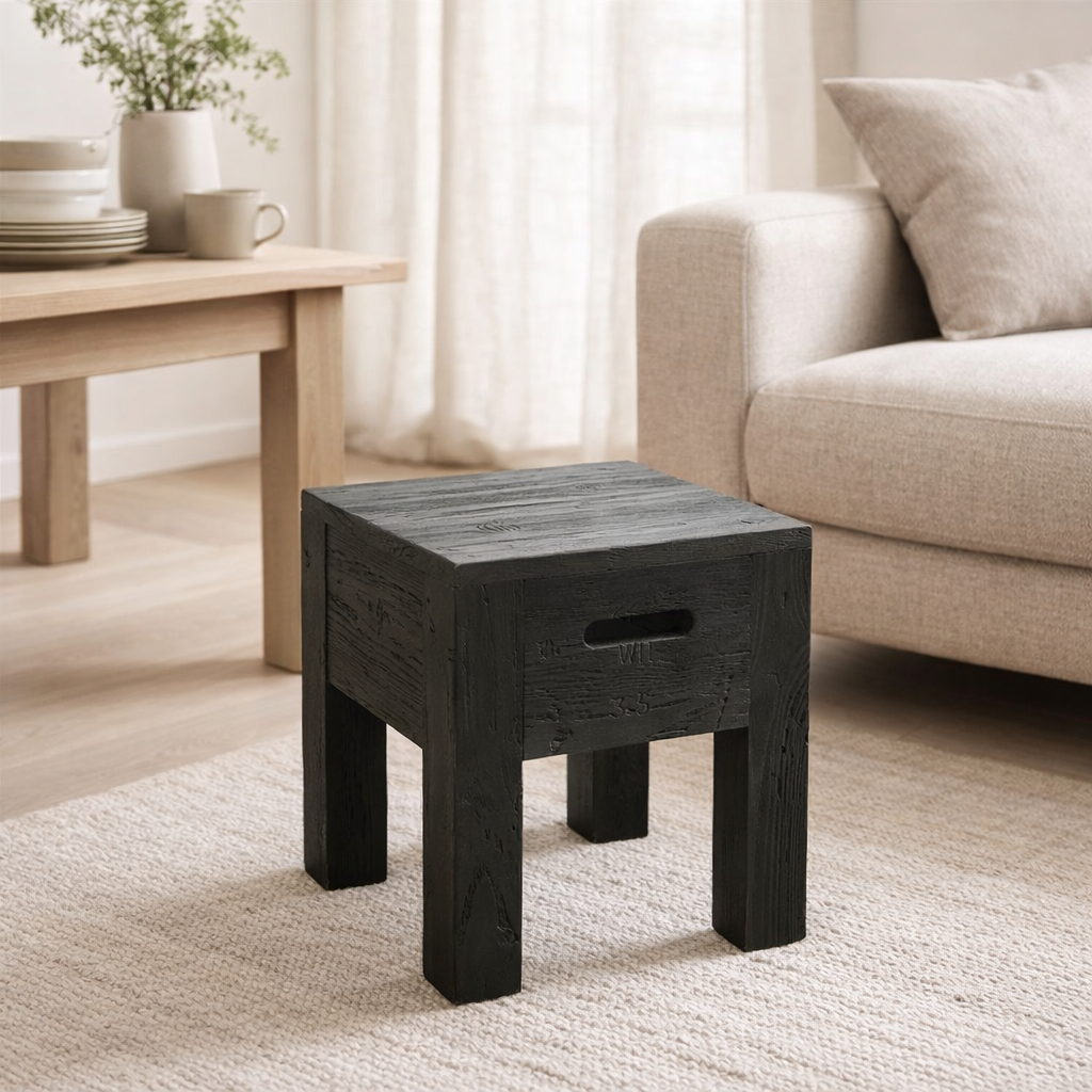 Tabouret J-Line Will Bois de Pin Noir en situation