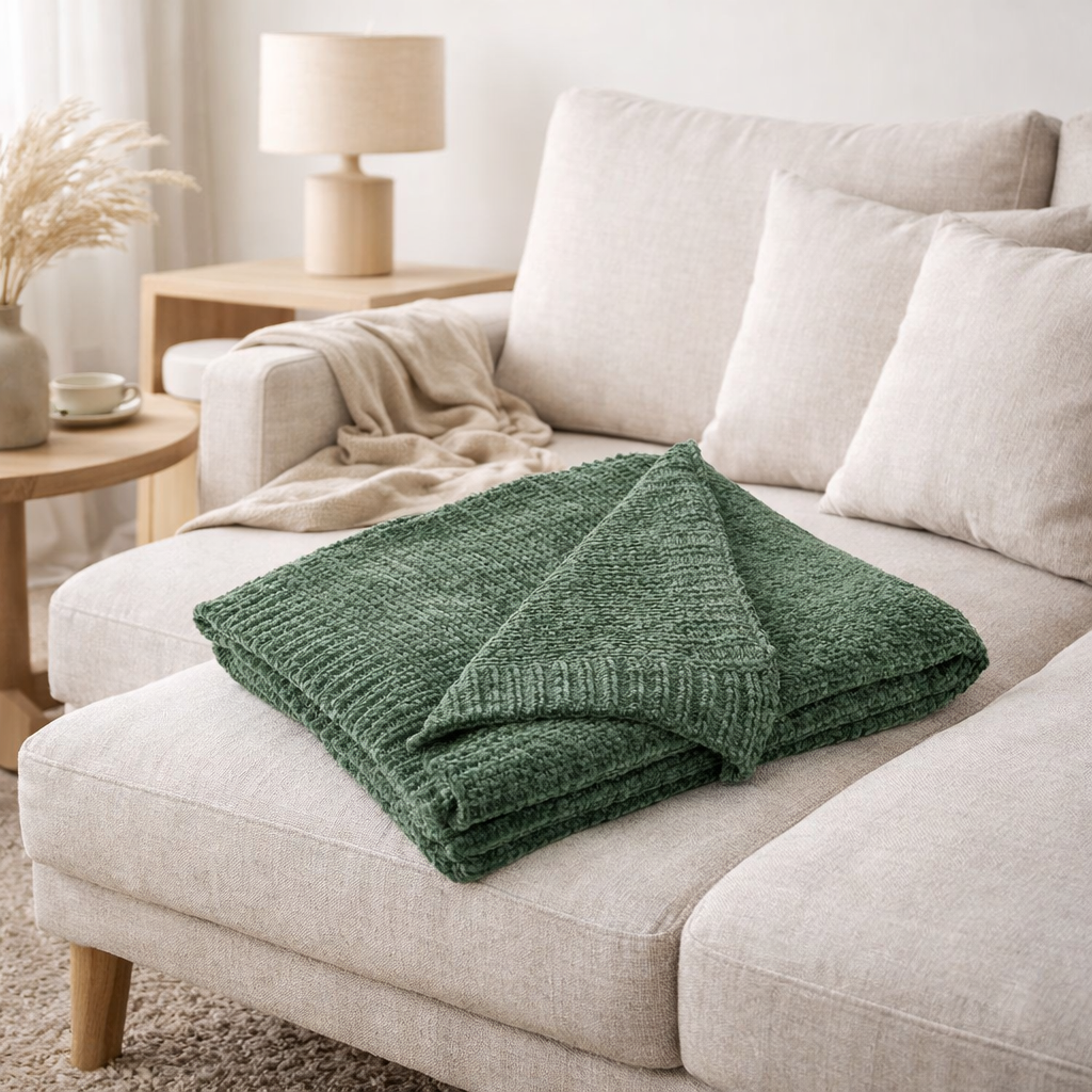 Couverture J-Line Chenille - polyester - vert en situation