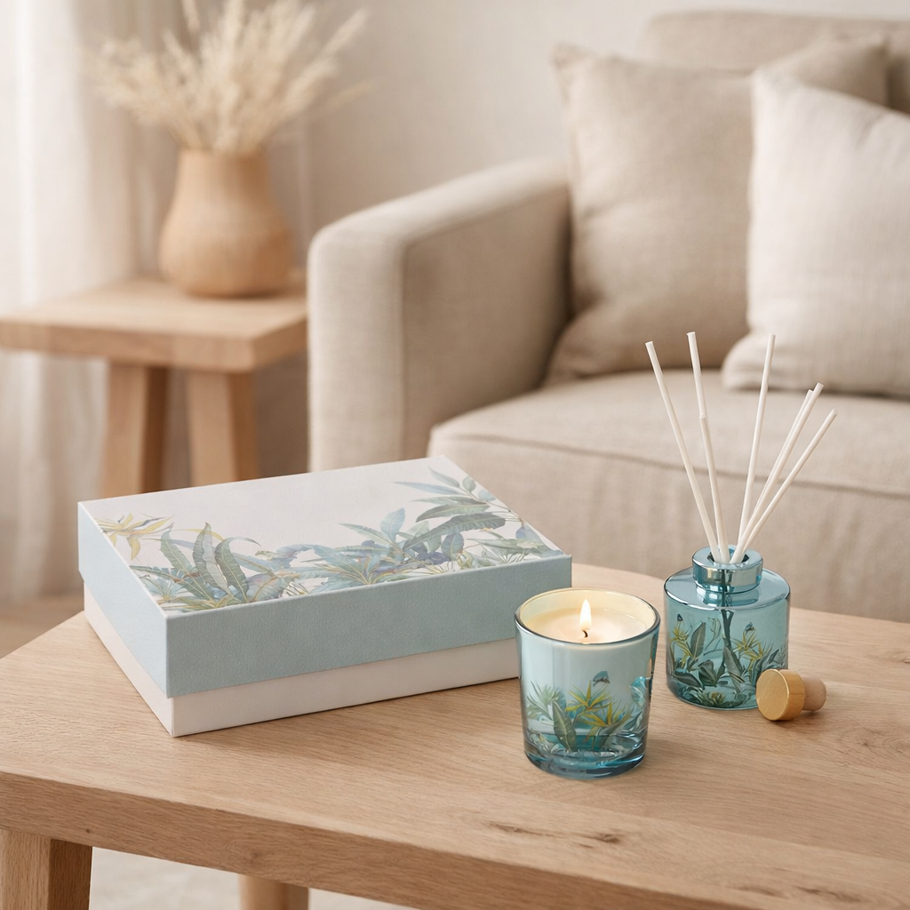 Coffret J-Line bougie parfumée + huile parfumée promenade dans les bois - bleu en situation