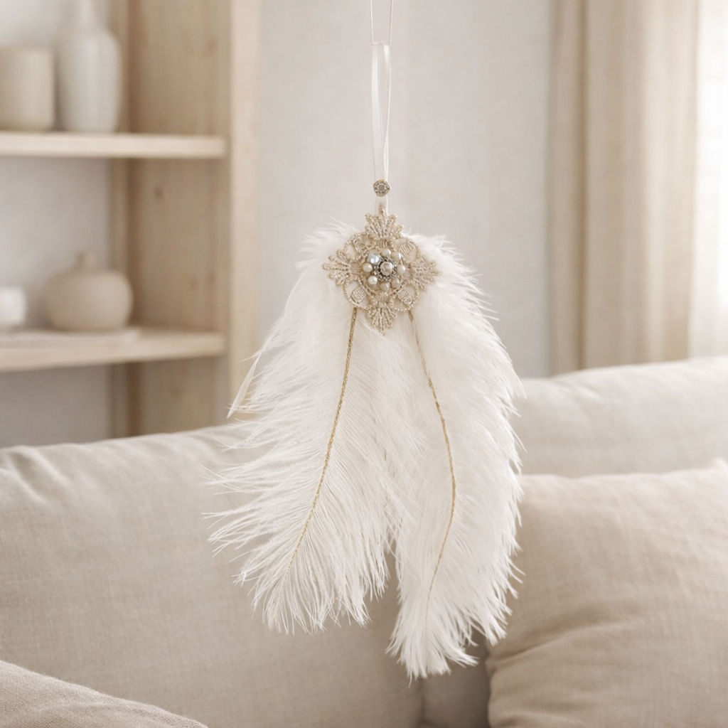 J -line Pendant Pluim Strass - Plumes - Blanc en situation
