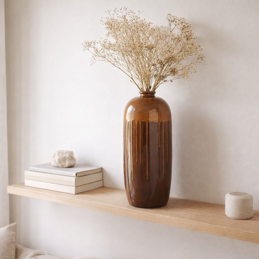 J -line Vase Lee Shiny - Terra - Brown / Orange - Small - 55 cm de haut en situation