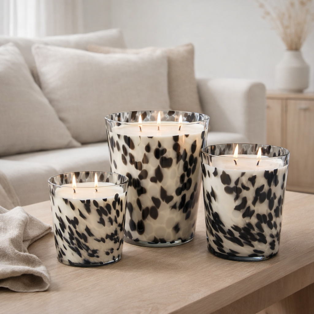 Bougie parfumée J-Line Noa - Stone & Rock - verre - noir/blanc - grande - 95U en situation