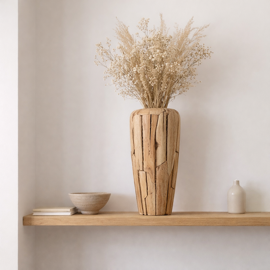 J -line Vase teck - Natural - Small - 92 cm de haut en situation