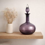 Vase J -line + bouteille d'arrêt - Verre - Purple - Ø 26,5 cm en situation