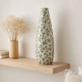 J -line Vase Yezi - Porcelaine - vert / blanc - 53 cm de haut en situation
