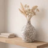 J -line vase zen rond - porcelaine - blanc / noir - 30 cm de haut en situation