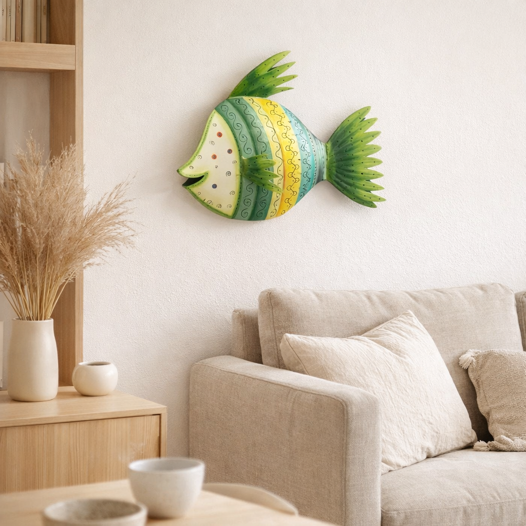 J-line décoration poisson - fer - azure / vert - grand en situation