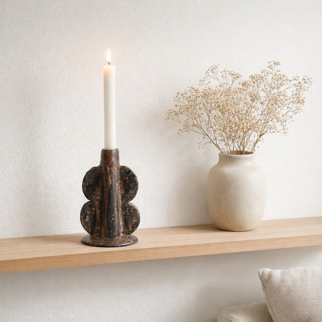 J -line Vase Naga - Céramique - noir / brun - petit - 20 cm de haut en situation