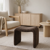 Tabouret J-Line forme N - textile - marron foncé en situation